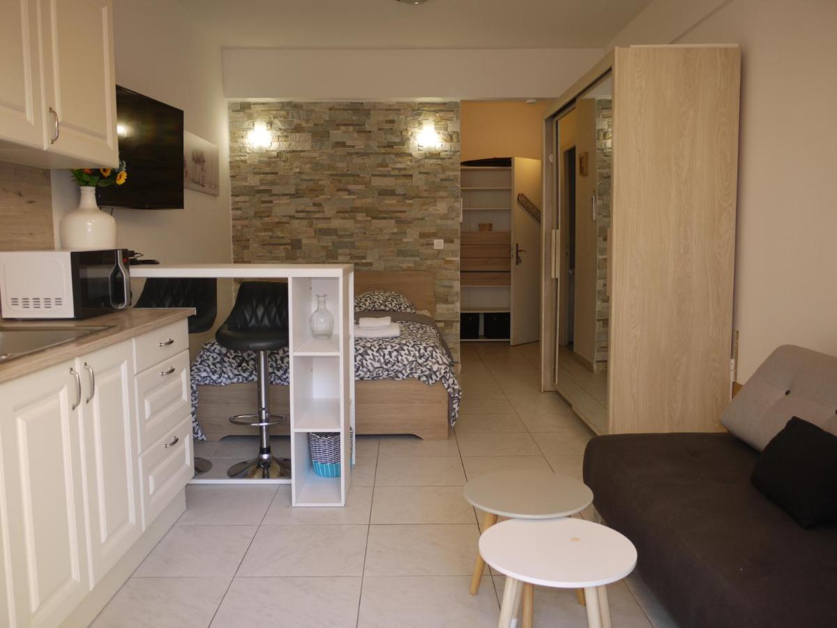Beach - A Modern Studio Flat In Central Νίκαια Εξωτερικό φωτογραφία