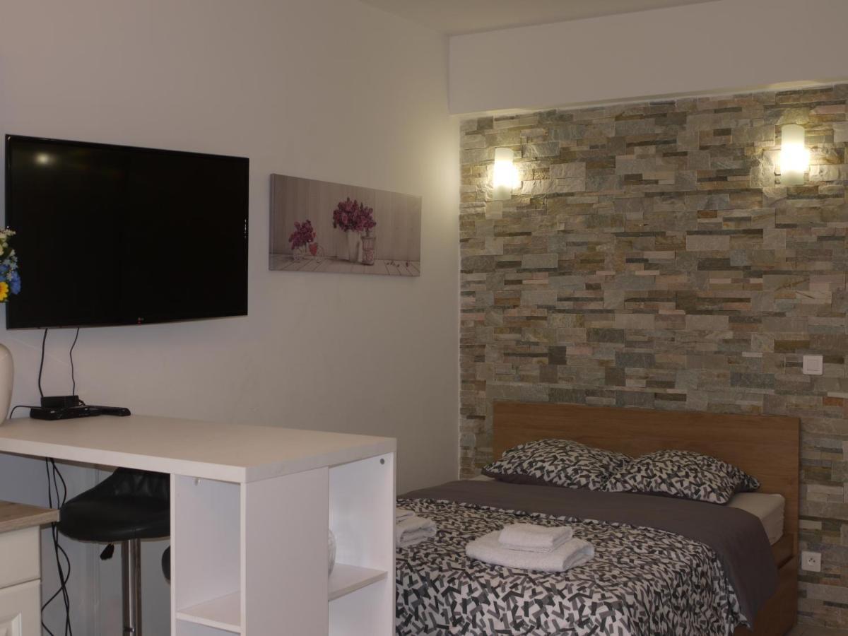 Beach - A Modern Studio Flat In Central Νίκαια Εξωτερικό φωτογραφία
