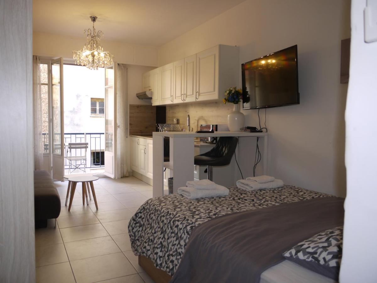 Beach - A Modern Studio Flat In Central Νίκαια Εξωτερικό φωτογραφία