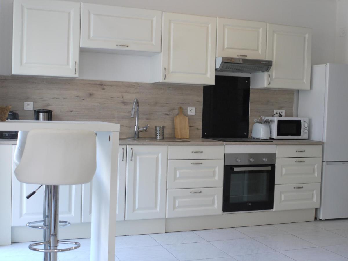 Beach - A Modern Studio Flat In Central Νίκαια Εξωτερικό φωτογραφία