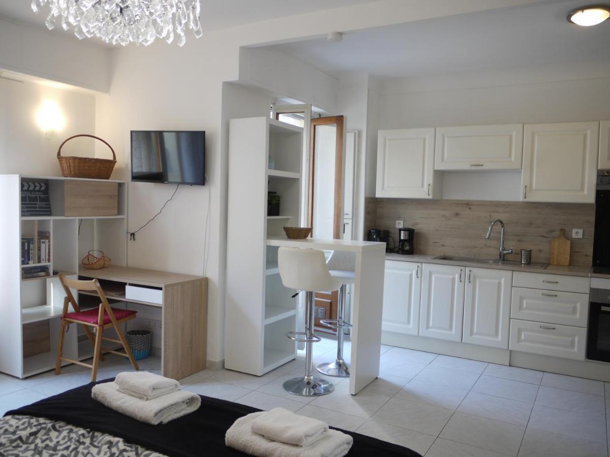 Beach - A Modern Studio Flat In Central Νίκαια Εξωτερικό φωτογραφία